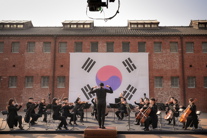 서울시는 31일 자정을 기다리며 온가족이 함께 즐길 수 있는 ‘서울시향과 함께하는 미라클 서울’을 준비했다. 제야의 종 온라인 타종 행사가 시작되기 전 서울시향과 서울시 유튜브를 통해 최초 공개된다. (사진=서울시)