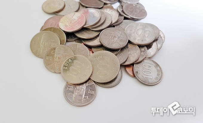 거스름돈 계좌입금 서비스로 소비자는 전국 이마트24 매장 5300곳에서 상품 결제 후 1만 원 미만의 거스름돈이 발생하면 자신의 계좌로 이를 입금받을 수 있게 된다. (사진=우혜정 기자)