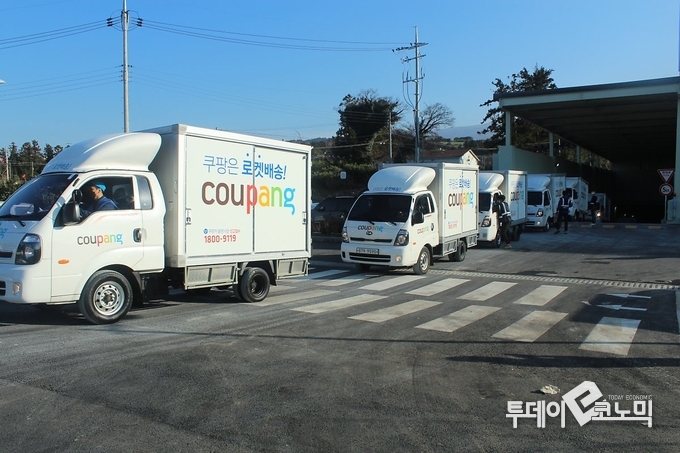 이커머스업계 경쟁이 치열해지면서 업체들은 새벽배송을 넘은 ‘당일배송’ 서비스에 뛰어들고 있다.(사진=쿠팡)