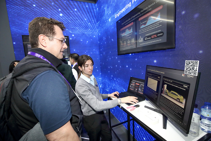 MWC 2024에 전시된 KT의 엔지니어링 플랫폼 서비스 (사진=KT)