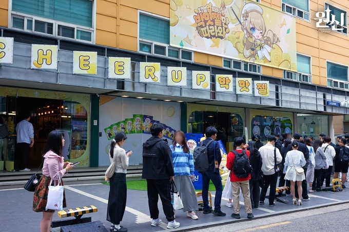  박맛젤(박카스맛젤리)과 글로벌 게임 원신이 콜라보한 팝업스토어 ‘박맛젤 살롱’. 사진=동아제약
