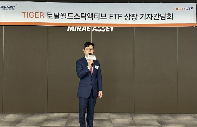 23일 서울 을지로 미래에셋센터원에서 열린 ‘TIGER ETF 기자간담회’에서 미래에셋자산운용 ETF운용부문 대표 김남기 부사장이 환영사를 하고 있다. 사진=미래에셋자산운용