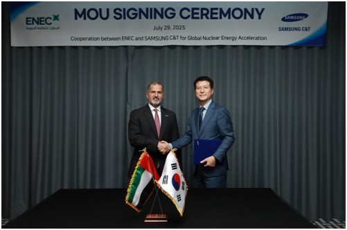 UAE원자력공사 모하메드 알 하마디 사장(왼쪽)과 삼성물산 오세철 대표이사 사장. 사진=삼성물산