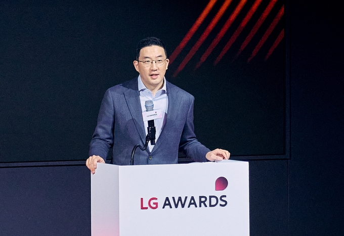 구광모 LG 회장이 지난 9일 경기 이천시 LG인화원에서 열린 LG 어워즈에서 축사하고 있다. 사진=LG