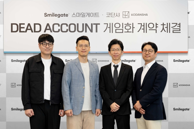 왼쪽부터 이안게임즈 조경주·박영재 공동대표, 고단샤 후루카와 신 부장, 스마일게이트 홀딩스 메가포트 부문 백영훈 대표. 사진=스마일게이트