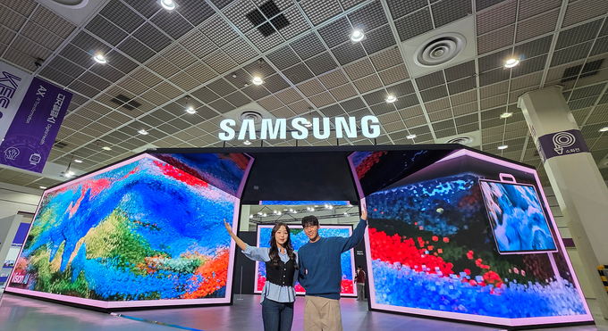 삼성전자가 서울 코엑스(COEX)에서 열리는 'KES 2025(한국전자전)'에서 참가해 주거부터 교육, 비즈니스까지 다양한 환경 속에서 일상을 혁신하는 최신 AI 제품과 기술을 선보인다. 사진=삼성전자