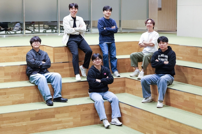 익시젠 관련 논문 집필에 참여한 LG유플러스 구성원. 사진=LG유플러스