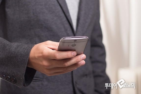 공정위, 이통3사 과징금 부과…이통사 ‘즉각 반발’