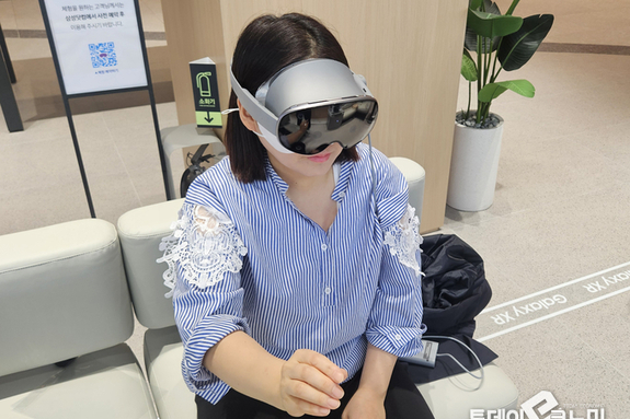 [해봤습니다] "애플·메타 잡는다" 한국형 VR 기기 '갤럭시 XR' 체험기