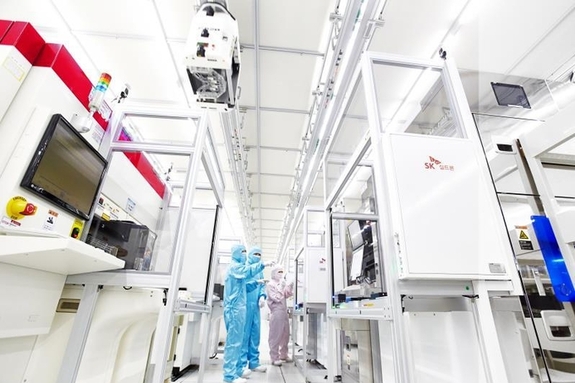 'SK실트론 인수' 두산, 반도체 소재·웨이퍼 사업 본격 진출