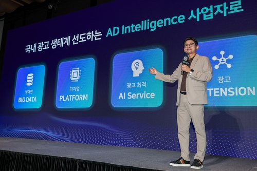 KT 미디어부문 IPTV 사업본부 최광철 상무가 11일 KT 광고 사업에 대해 설명하고 있다. 사진=KT